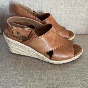 Vionic leather wedges